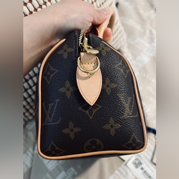 Authentic Louis Vuitton Speedy 20 Bandouliere - Picture 5 of 16